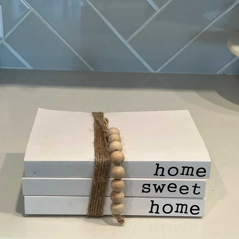 Decorative book stack - Picture 2 of 2